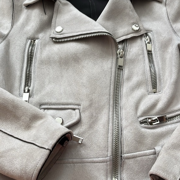 Zara faux suede moto jacket with zipper closure, light grey, womens size xs - Picture 2 of 5